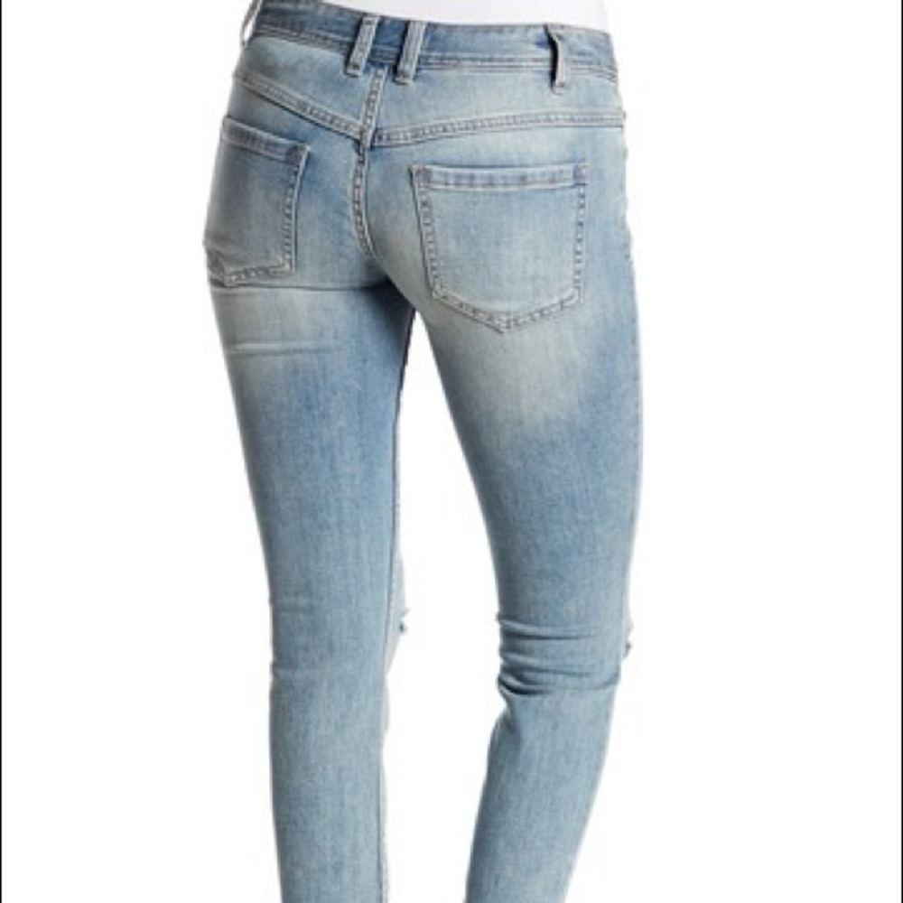 ❌SOLD❌ 🆕 Free People Skinny Low Destroyed Jeans - Picture 2 of 8